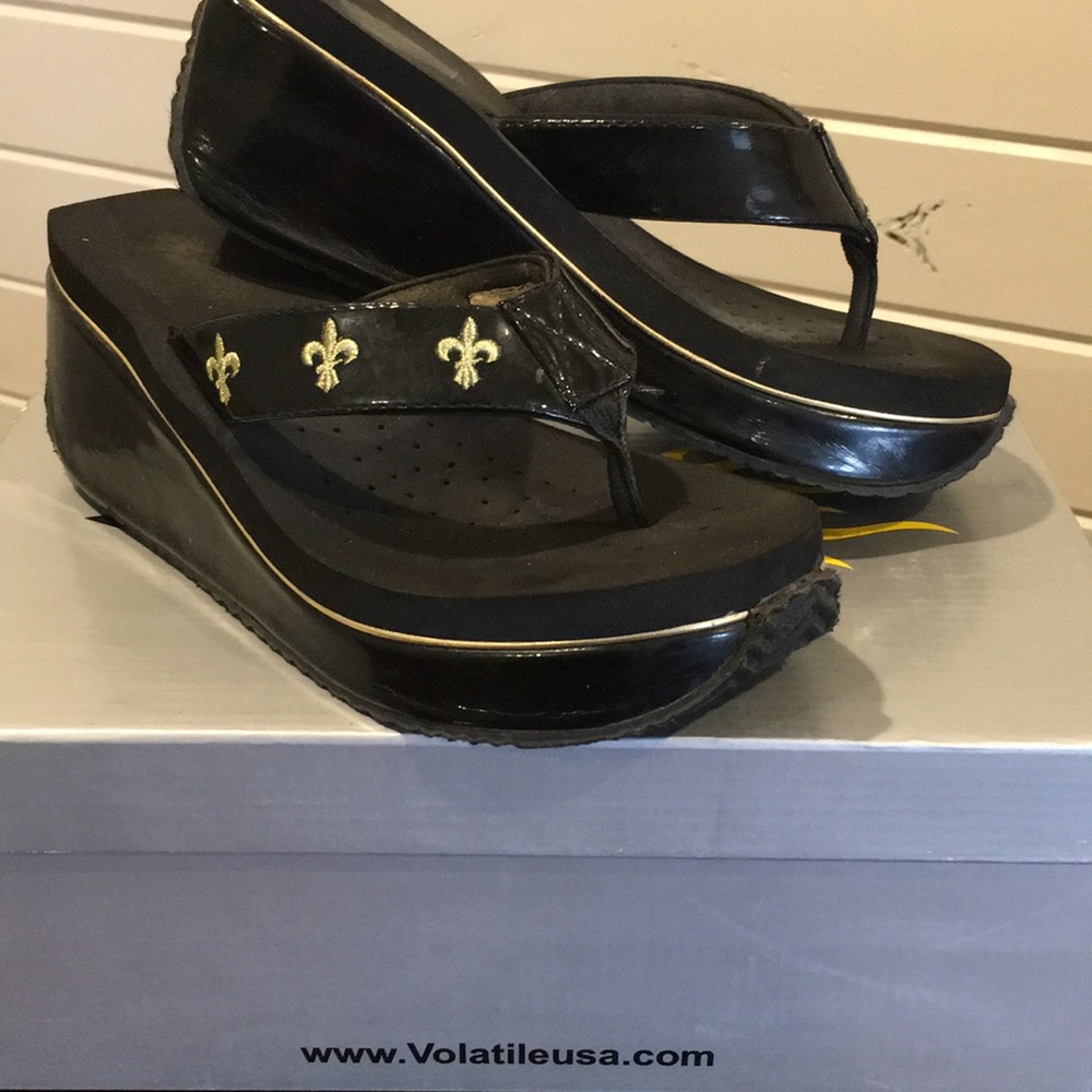 Volatile Flip Flops